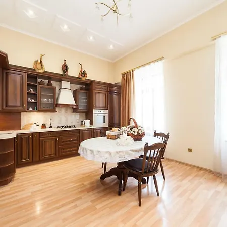Apartment Квартира У Филармонии Odesa